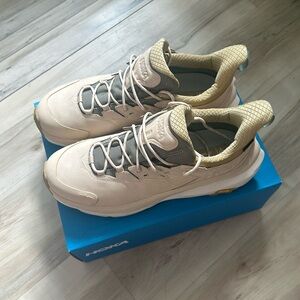Brand new never worn Hoka Hiking Kaha 2 shoes MEGAGRIP